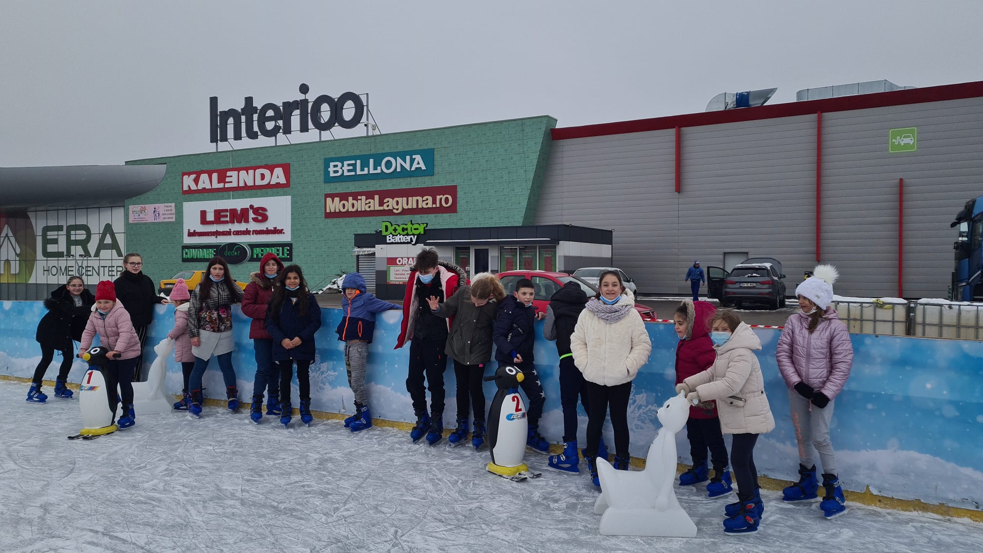 Anca Grama: Orice bucurie pentru cei mici conteaza. Copiii de la Centrul de Zi din Oradea s-au distrat la la patinoar, gratuit