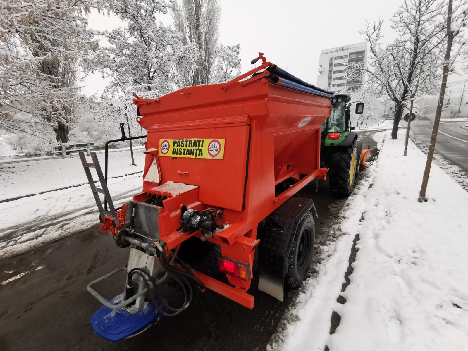 Dupa ninsoarea din aceasta noapte, utilajele RER au iesit la deszapezire