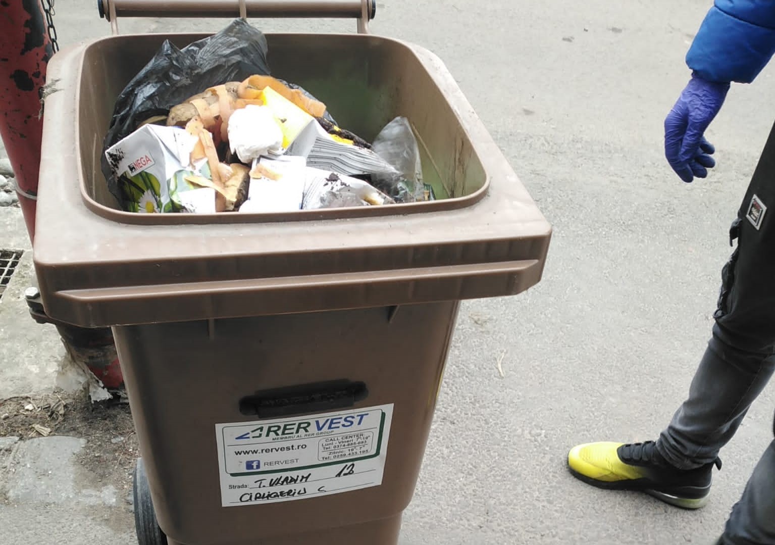 Primaria Oradea a aplicat amenzi celor ce nu colecteaza selectiv gunoaiele