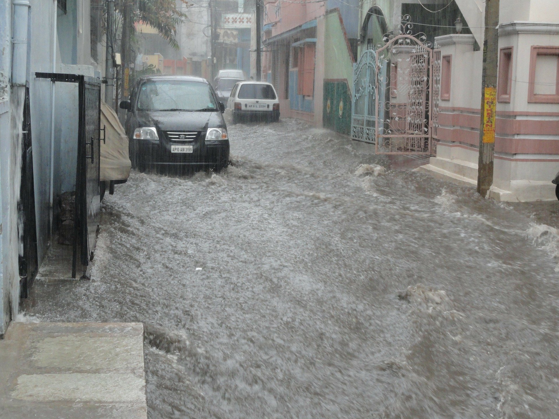 Prefectul Tiplea ii cere ministrului Dezvoltarii bani pentru remedierea pagubelor produse de inundatiilor de acum 2 saptamani din judetul Bihor