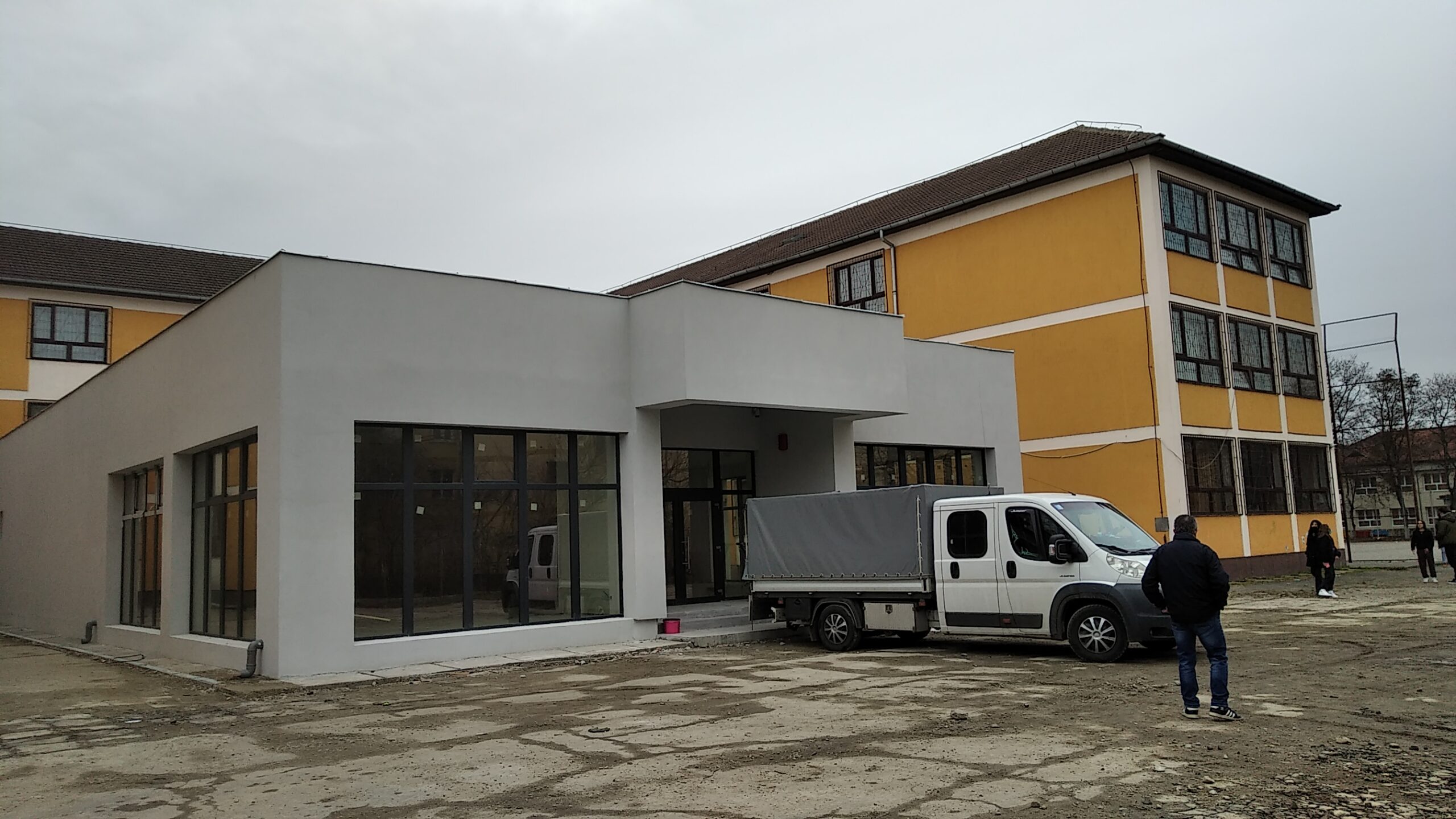 Sala multifuncțională de la Liceul Teoretic ”Lucian Blaga”, realizată prin programul de bugetare participativă, aproape de finalizare
