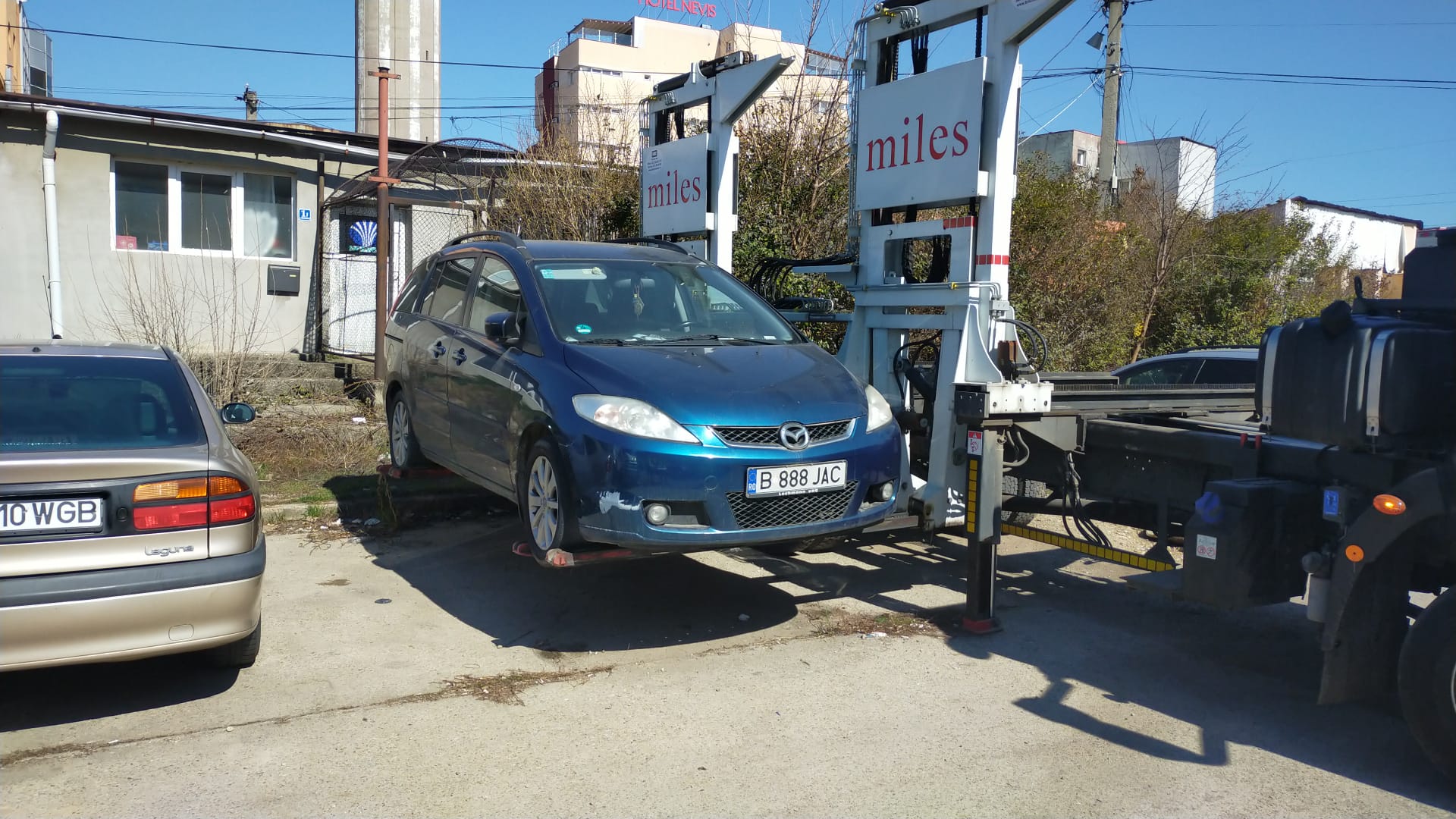 Cunoasteti proprietarul? Inca o masina ridicata de pe domeniul public