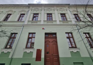 9 clase primare cu copii maghiari se vor muta de la Scoala Nicolae Balcescu intr-o cladire a Eparhiei Reformate de pe Cuza Voda 4A