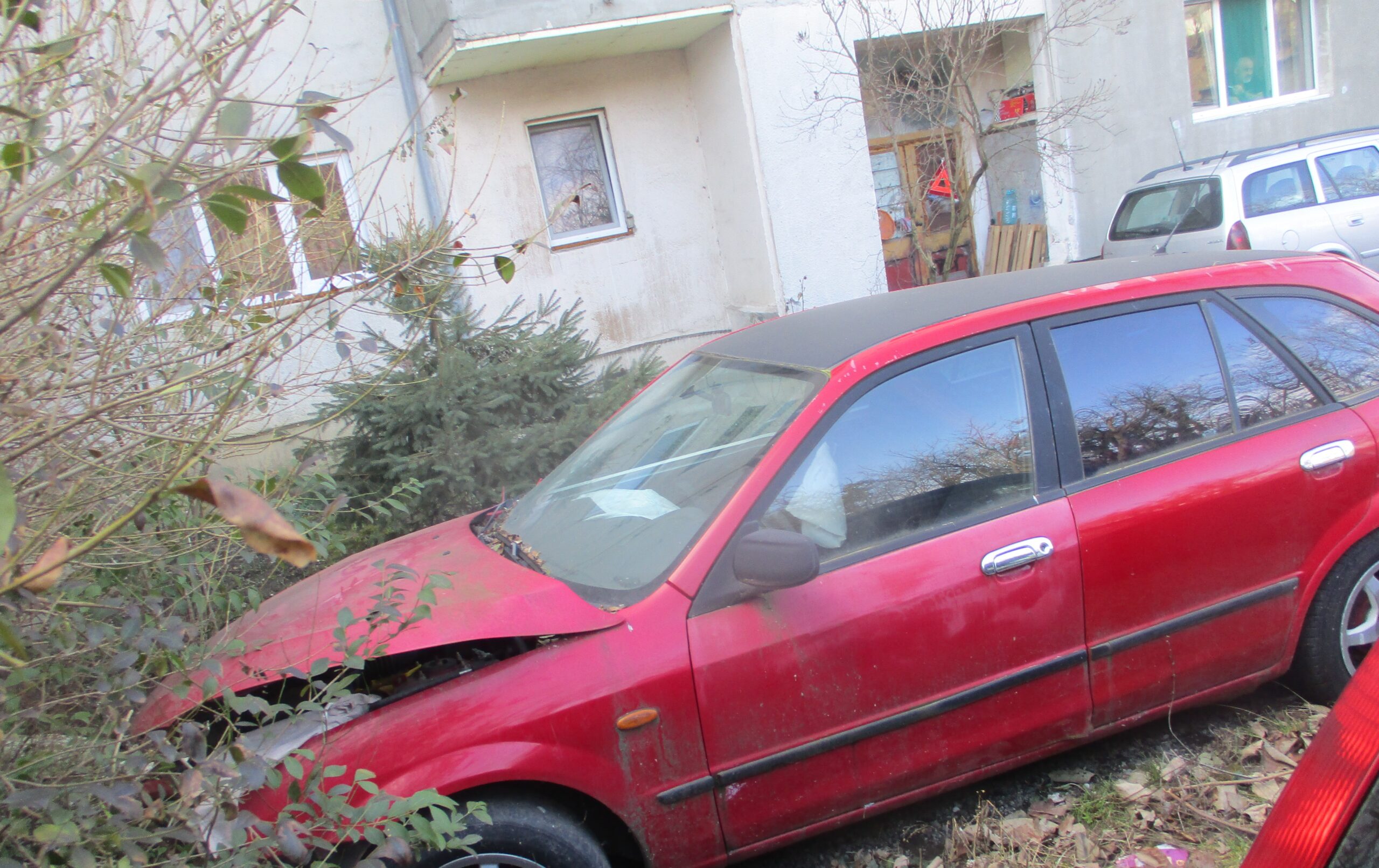 Cunoasteti proprietarul? Un autoturism marca Mazda, urmeaza sa fie ridicat de Politia Locala Oradea