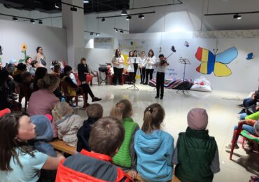 FOTO | Copiii ucraineni s-au bucurat vineri de surprize, jocuri și multă căldură sufletească în cadrul Centrului de Asistență Umanitară pentru Refugiați Bihor