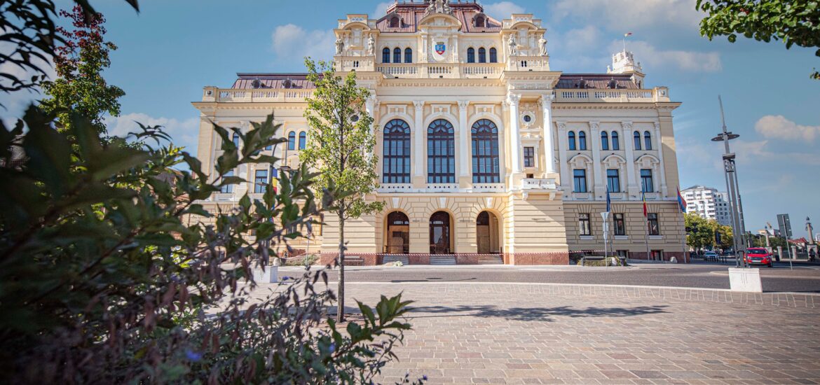 Primăria Oradea a depus 12 proiecte de peste 26 de milioane de euro prin PNRR, pentru reabilitarea școlilor și bocurilor de locuințe
