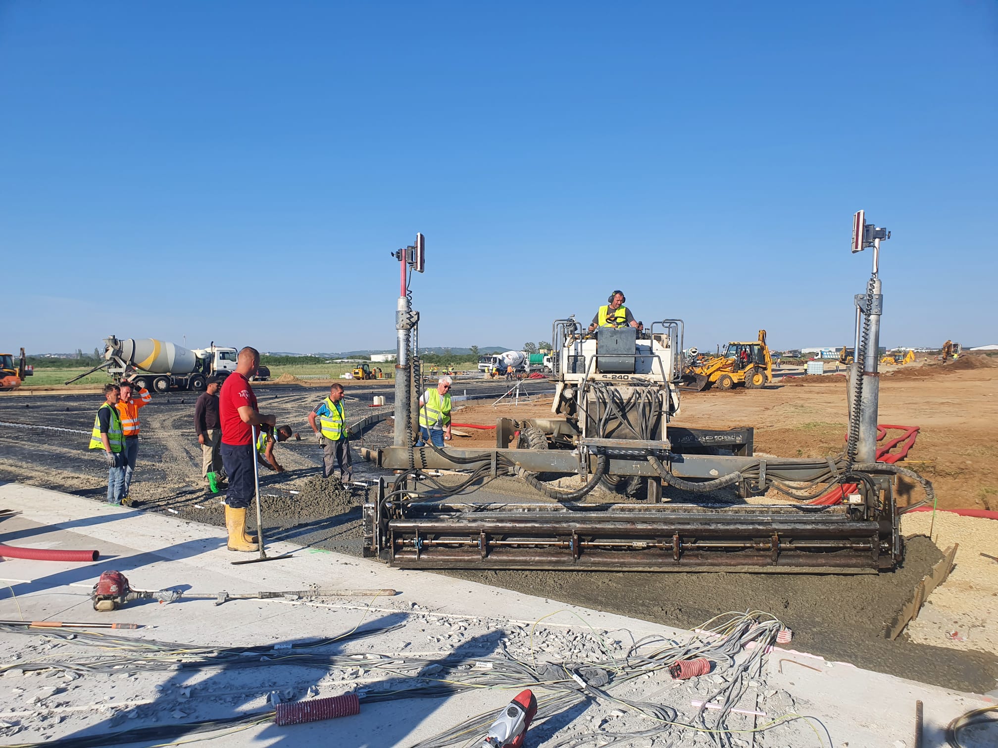 Se reiau zborurile pe Aeroportul din Oradea.  Continuă lucrările la terminalul cargo