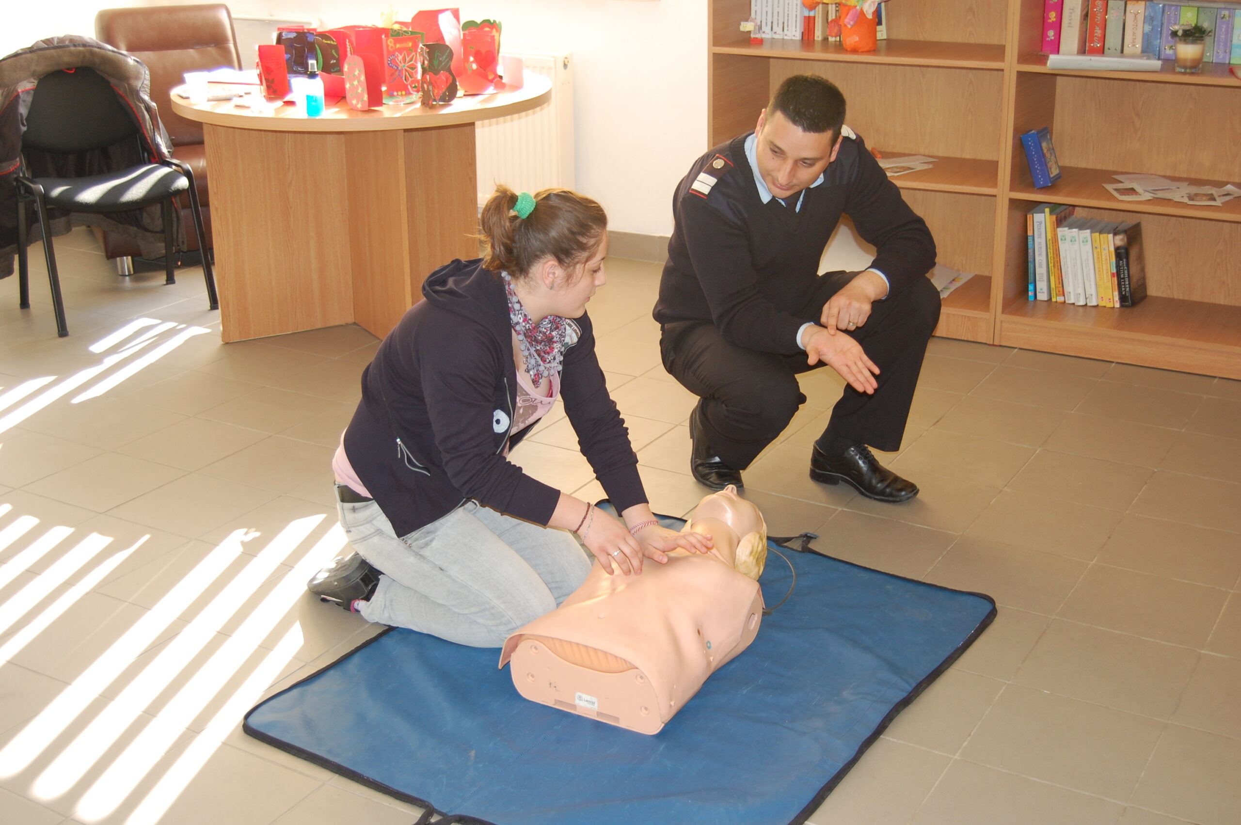 Cursuri de prim ajutor și resuscitare, organizate de UPU-SMURD Bihor în colaborare cu Asociația SARTISS pentru elevii din clasele IX-XII