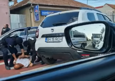 Un barbat, urmarit national pentru inselaciune, prins ca-n filme pe Calea Clujului, de politistii oradeni