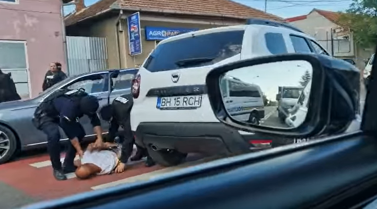 Un barbat, urmarit national pentru inselaciune, prins ca-n filme pe Calea Clujului, de politistii oradeni