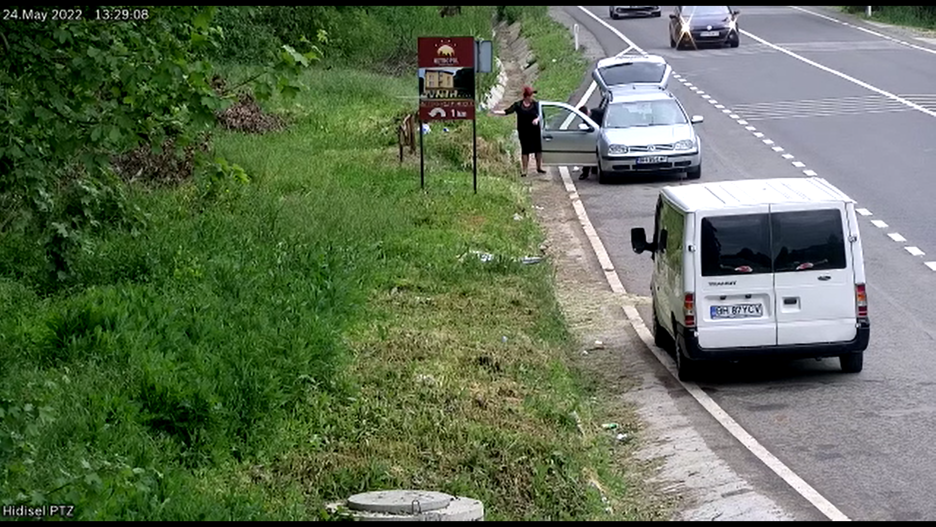 VIDEO | Gunoaie aruncate la marginea drumului | Amenzi de 70.000 lei