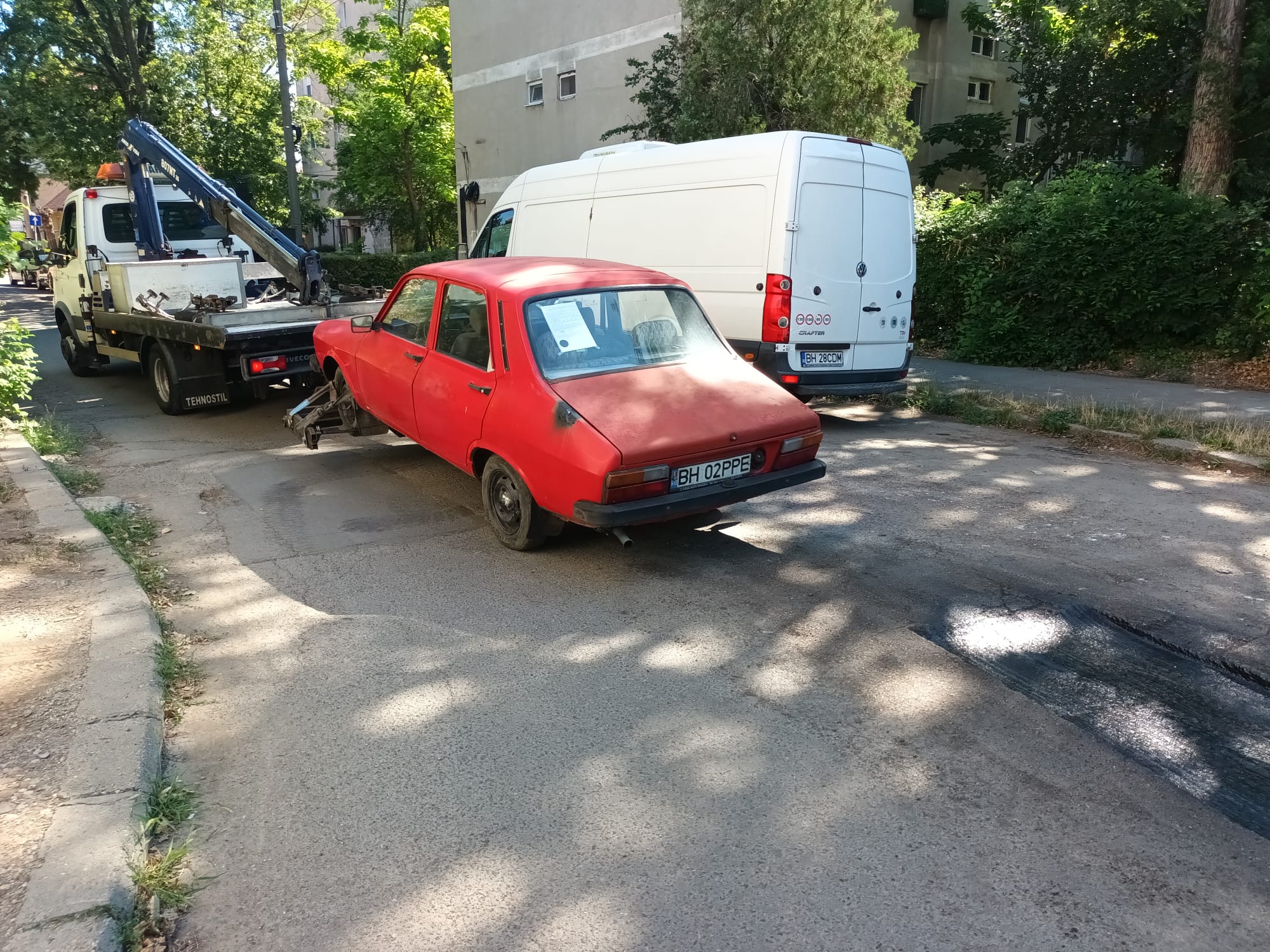Oradea | Autoturism abandonat, ridicat de pe domeniul public