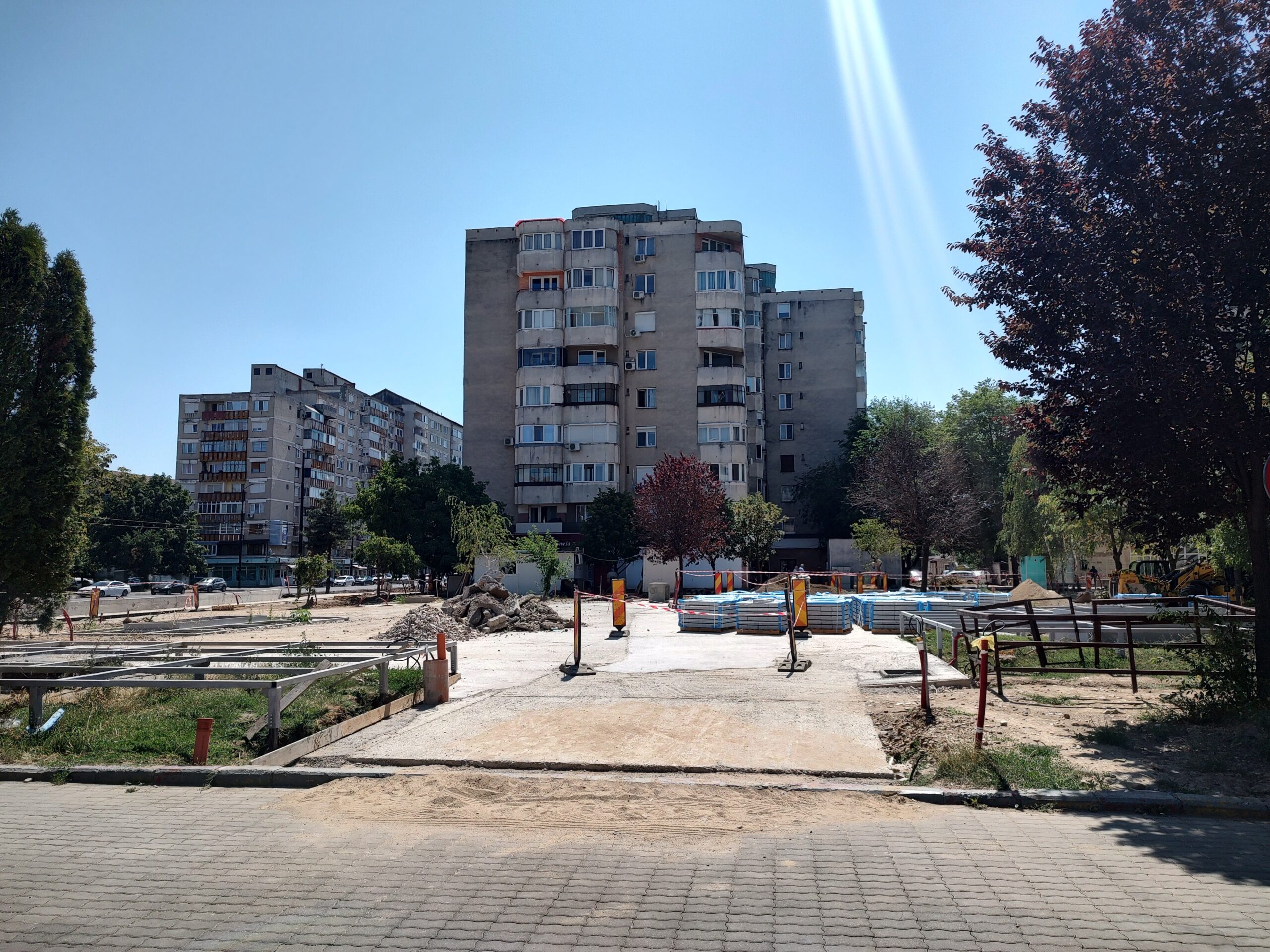 Lucrările la Piațeta Nufărul au avansat, acestea ajungând în acest moment la un stadiu de realizare de 50%.