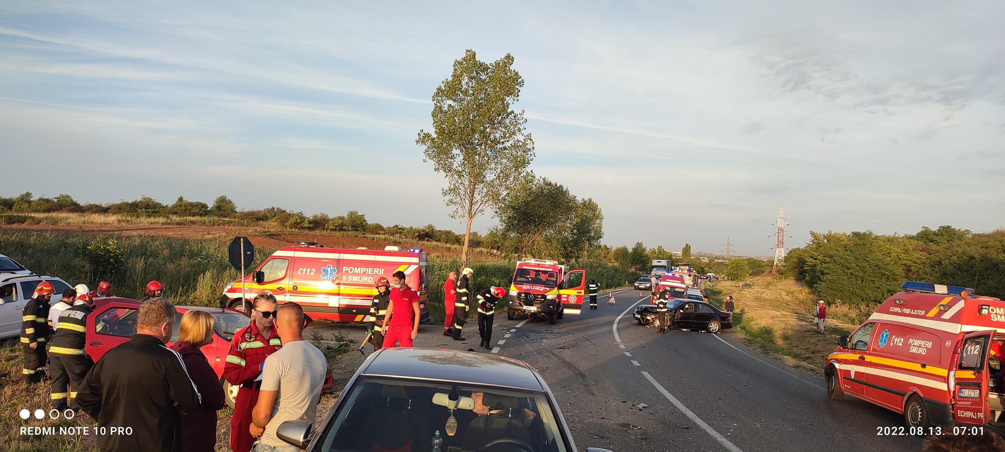 FOTO | Un nou accident intre Biharia si Oradea in care au fost implicate 3 masini, in aceasta dimineata. O persoana a ramas incarcerata