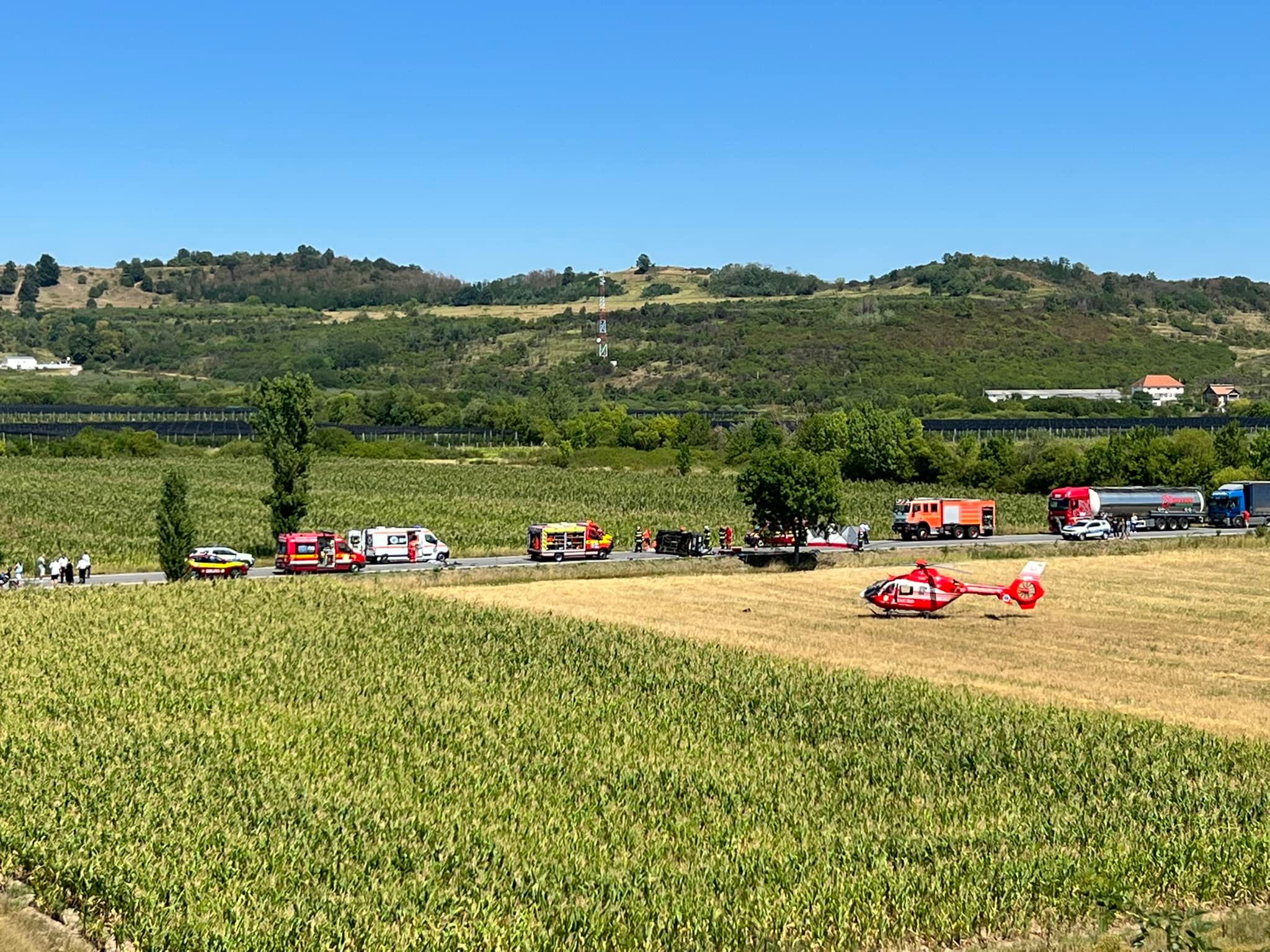 Accident mortal pe DN 1 in Uileacu de Cris.  Un copil si un barbat au murit, iar alti doi copii si o femeie sunt in stare grava
