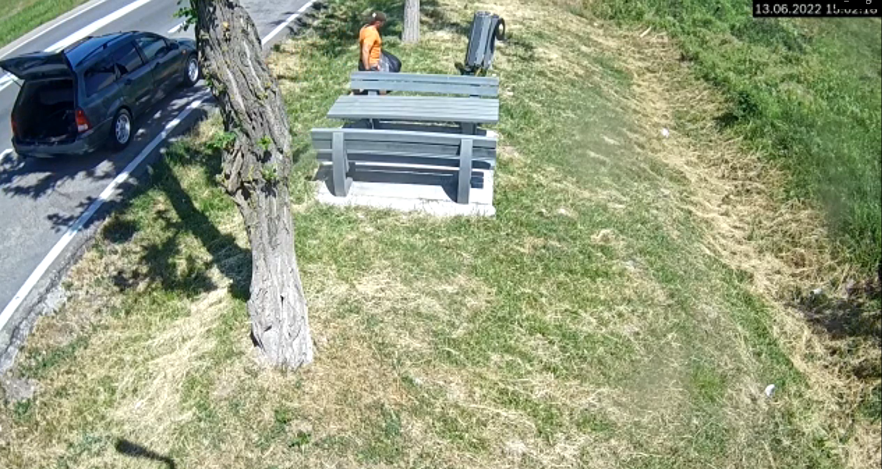 VIDEO | 17 persoane au aruncat deseuri pe marginea drumurilor din Bihor si au primit amenzi totale de 115.000 lei