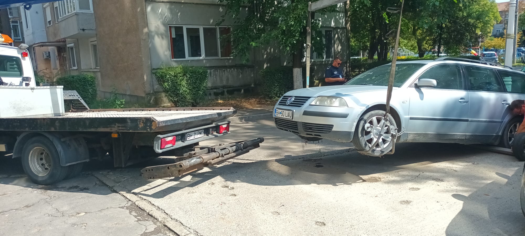 Un autovehicul marca Volkswagen ridicat de primarie dupa ce a fost declarat abandonat
