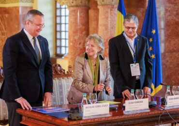 Comisia Europeana a semnat documentul strategic care va aduce Romaniei 31 de miliarde de euro in urmatorii cinci ani