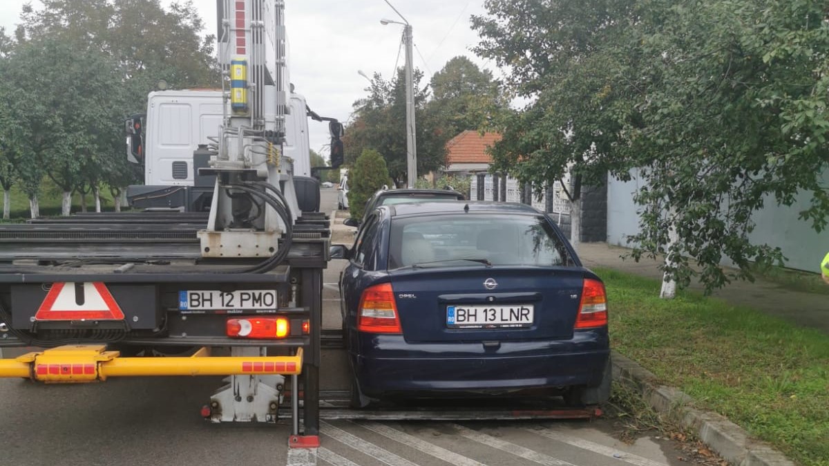 Masina ridicata de domeniul public, declarata abandonata. Proprietarul este chemat sa o revendice altfel trece in proprietatea Primariei Oradea