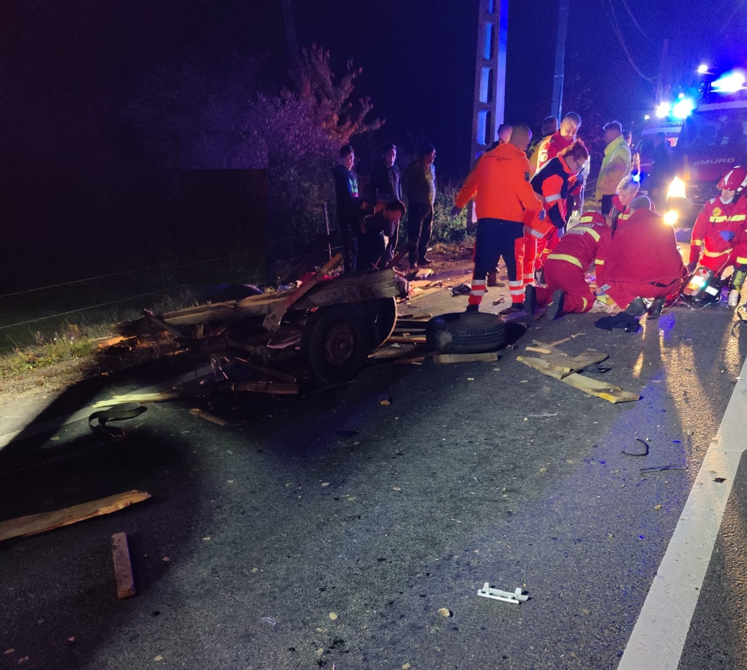 Un minor de 5 ani si 11 luni a murit in aceasta seara, pe DN 76 langa Hidiselu de Sus, fiind pasager intr-o caruta ce a fost lovita de un autoturism