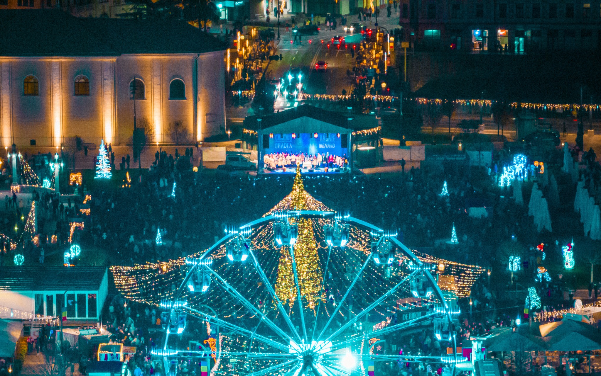 Maine se deschide scena pentru talentele locale la Targul de Craciun Oradea. Programul de concerte se anunță colorat și divers