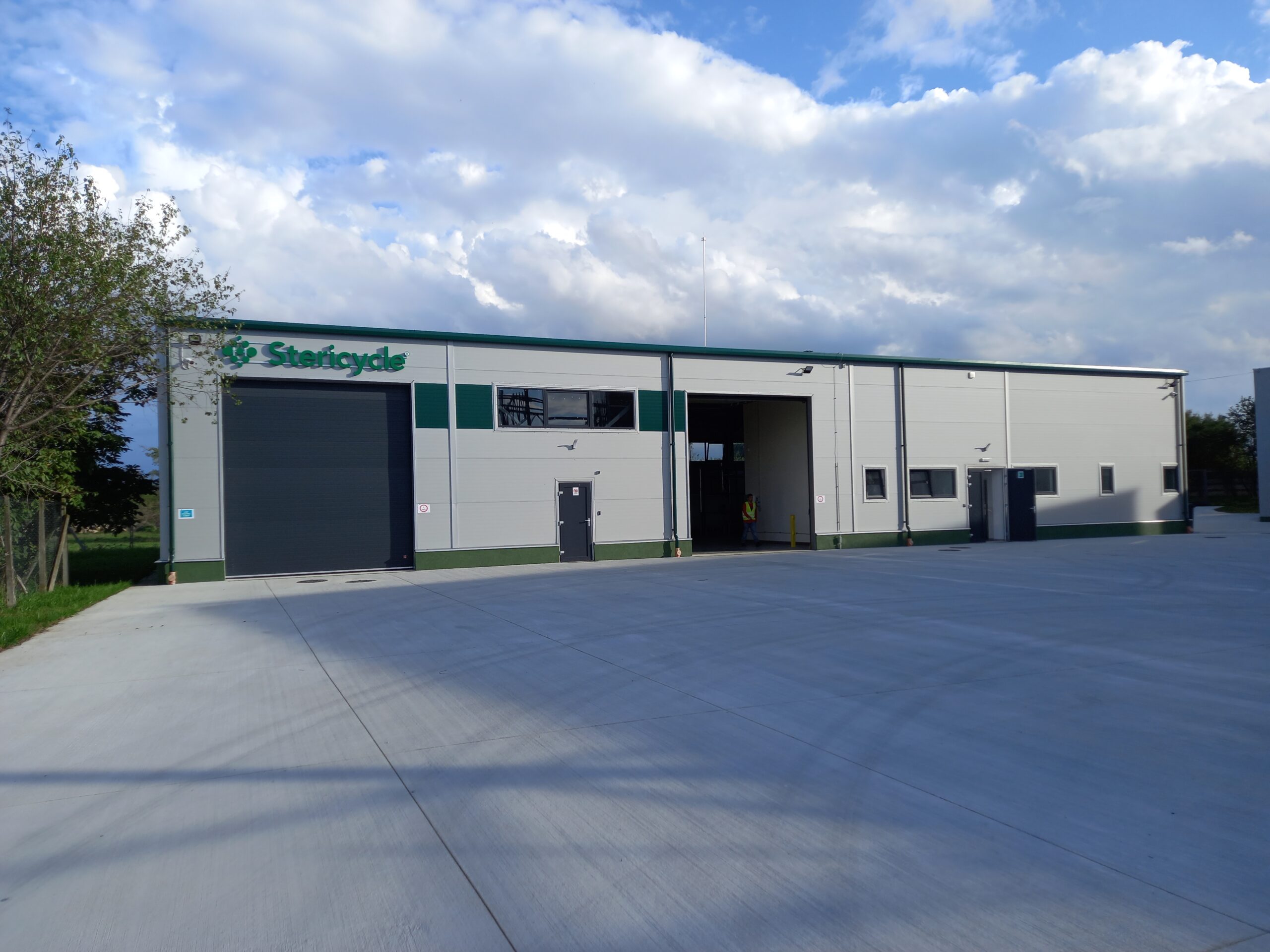 Stericycle inaugureaza la Oradea cea mai moderna unitate de procesare a deseurilor sanitare din Romania, dupa o investitie de 1,6 milioane de dolari