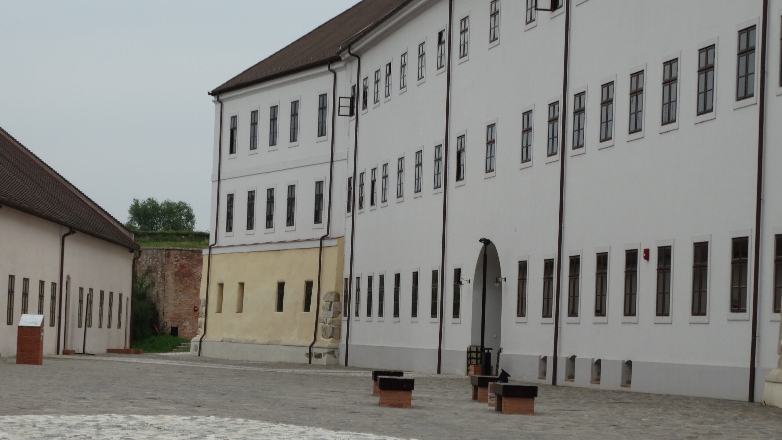 Expoziție eveniment, „Recurs la memorie” – lucrări din arhiva Facultății de Arte readuse în atenția publicului orădean