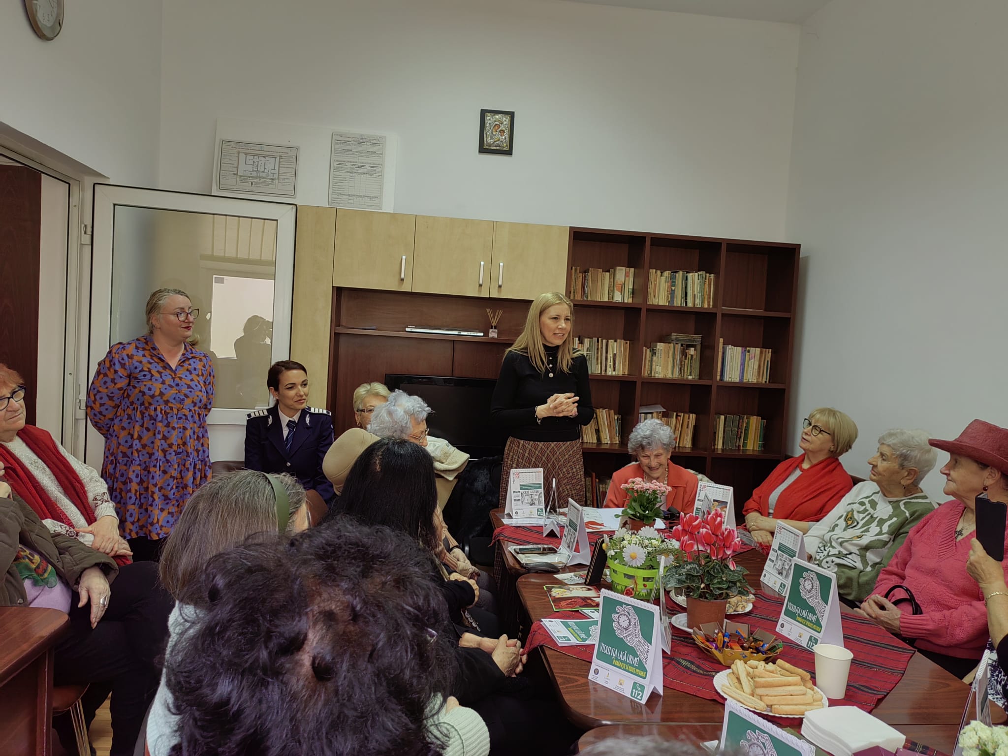 Zâmbete și flori pentru doamne, de 8 martie la Centrul Social Multifuncțional Rogerius II