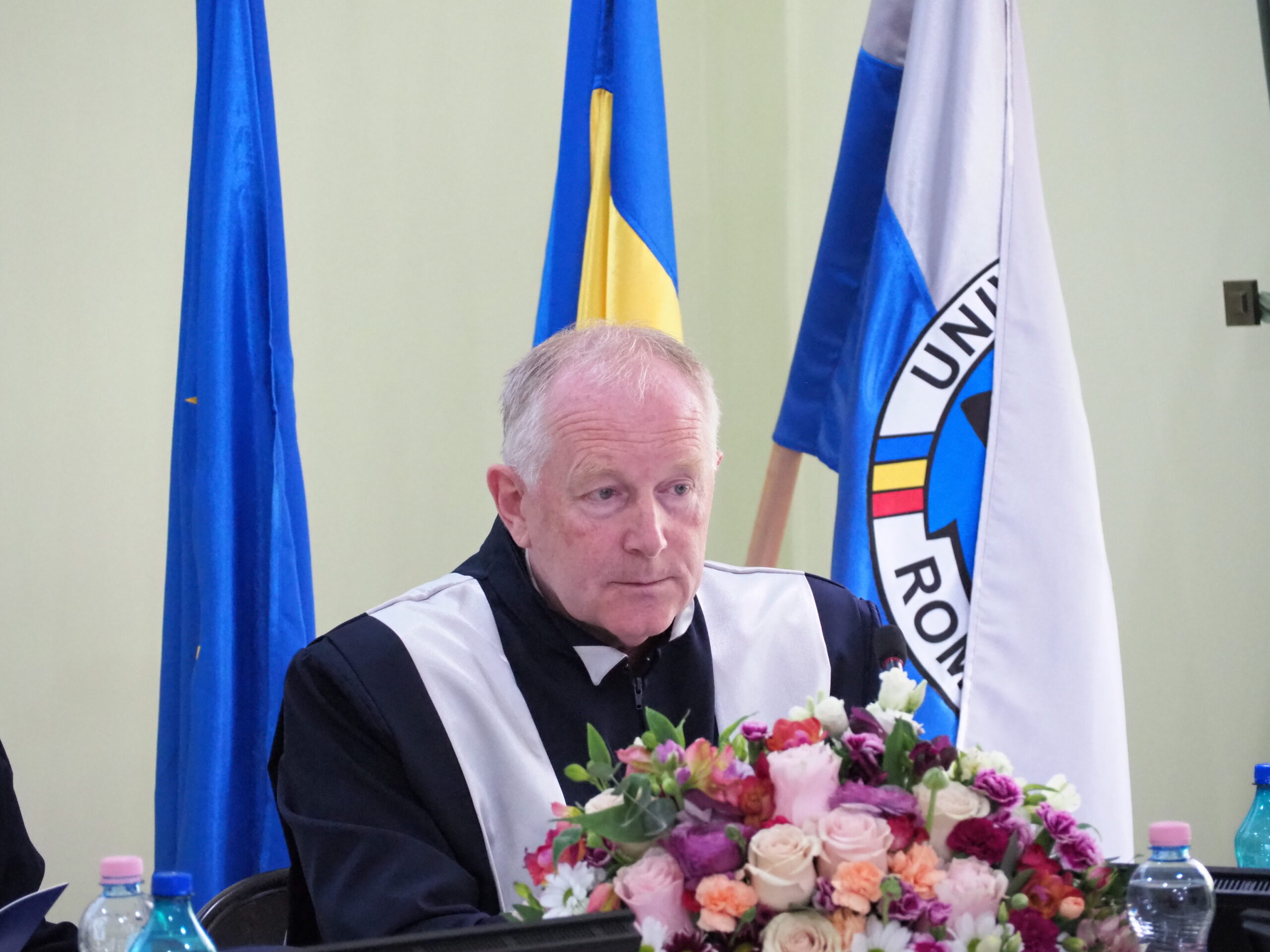 Profesorului Emerit Petre Iuliu Dragomir i-a fost conferit titlul de Doctor Honoris Causa al Universitatii Oradea