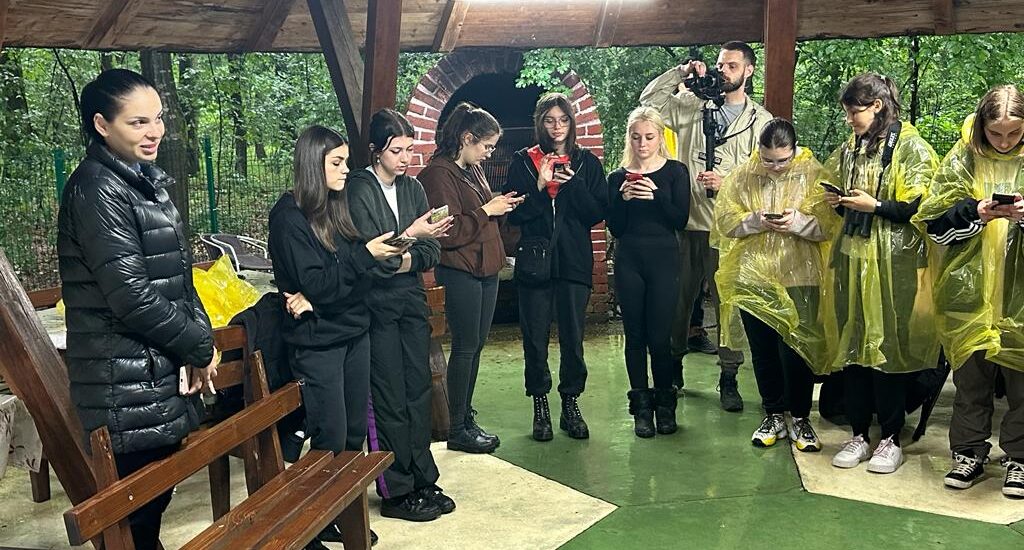 Foto | Elevi de la Colegiul Tehnic „Mihai Viteazul” Oradea au participat la tabăra de o zi, „Green camp – Școala de Educație Ecologică în Pădure pentru un Bihor Curat”