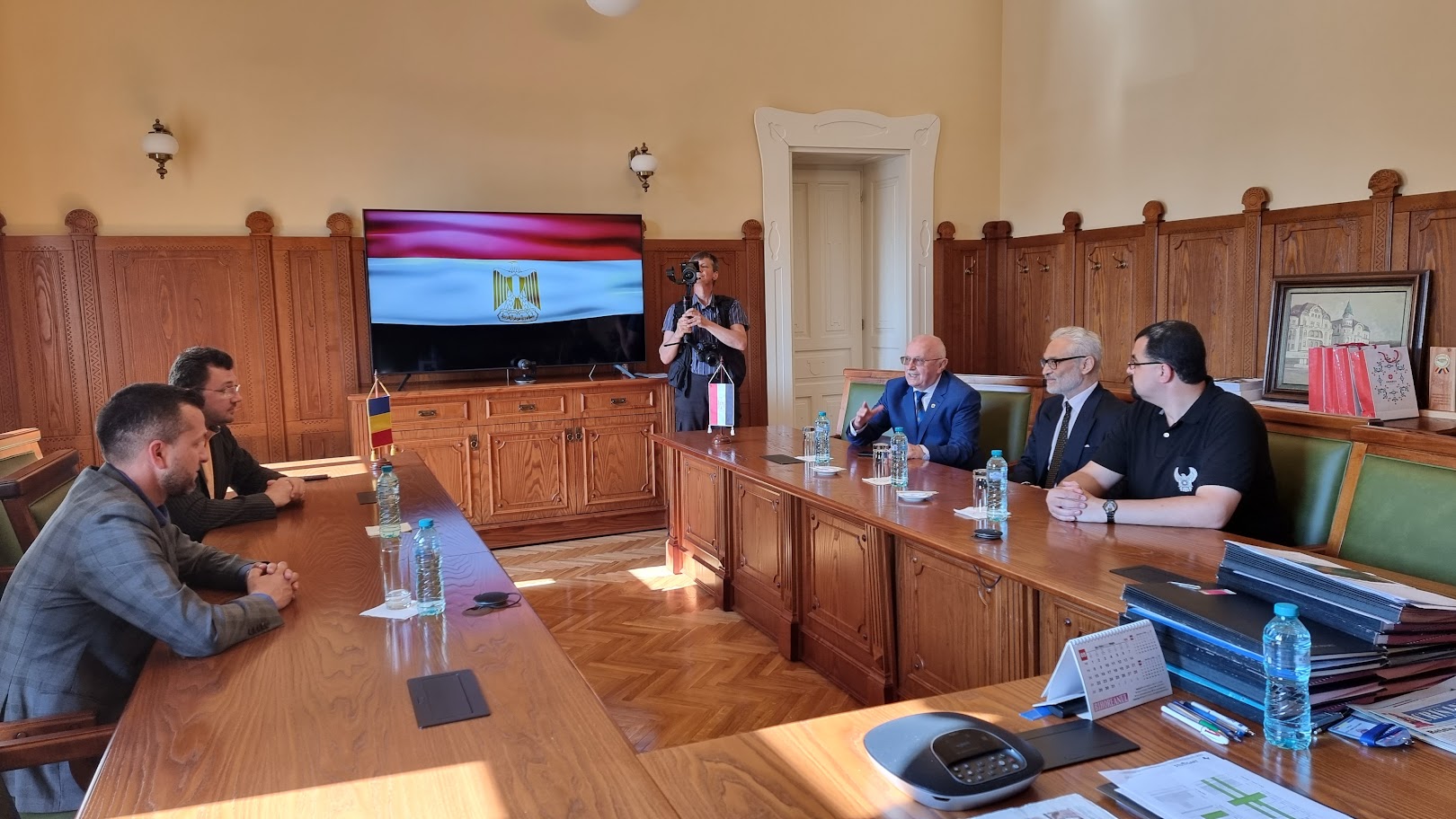 Ambasadorul Egiptului in vizita la Oradea. Acesta a venit insotit de doi artisti fotografi