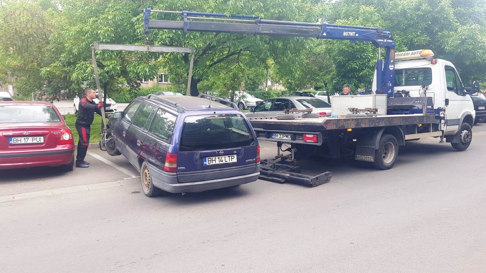 Inca o masina ridicata de pe domeniul public din Oradea