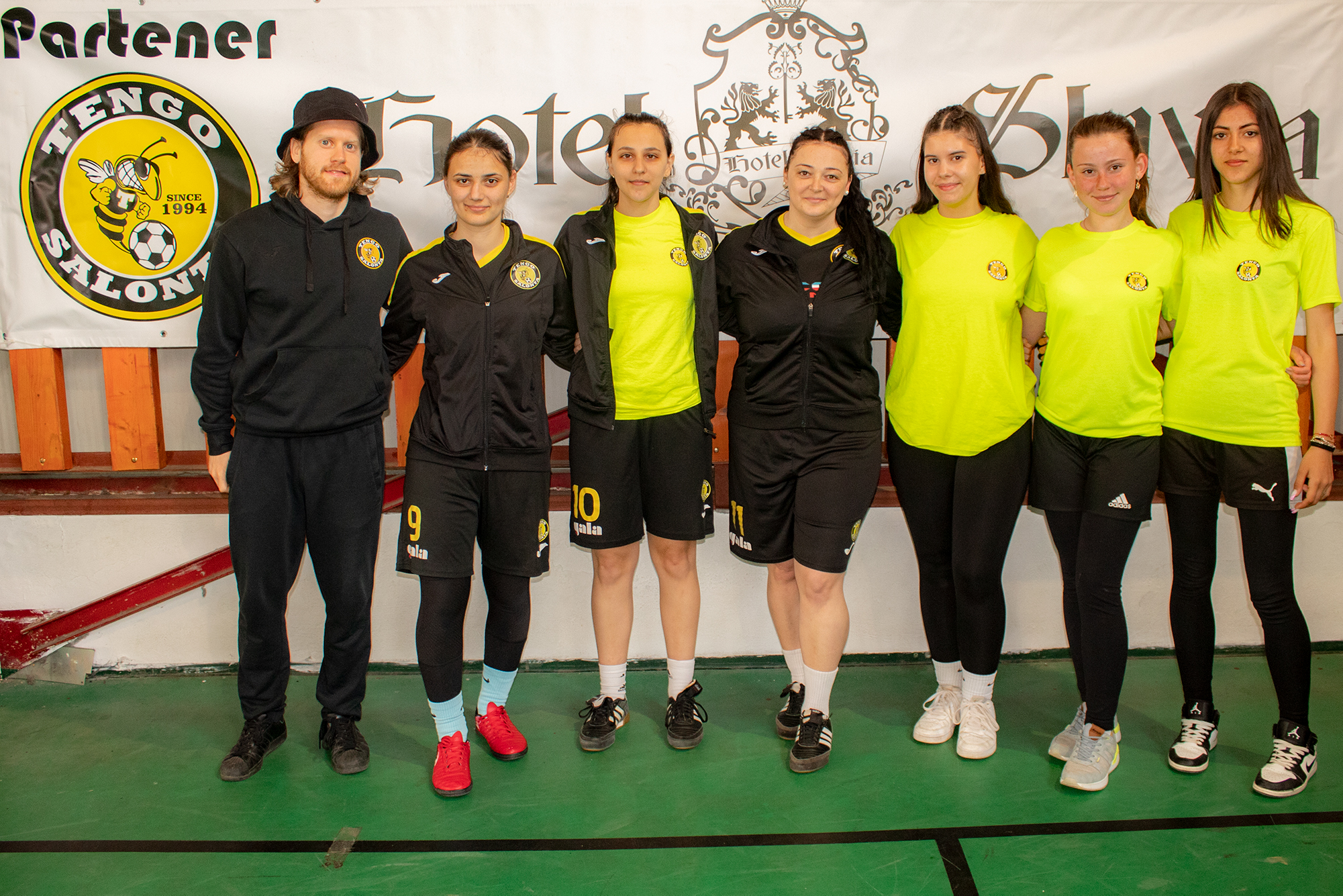 Campionatul Naţional de Fotbal-tenis Fetele de la Tengo, pe podium
