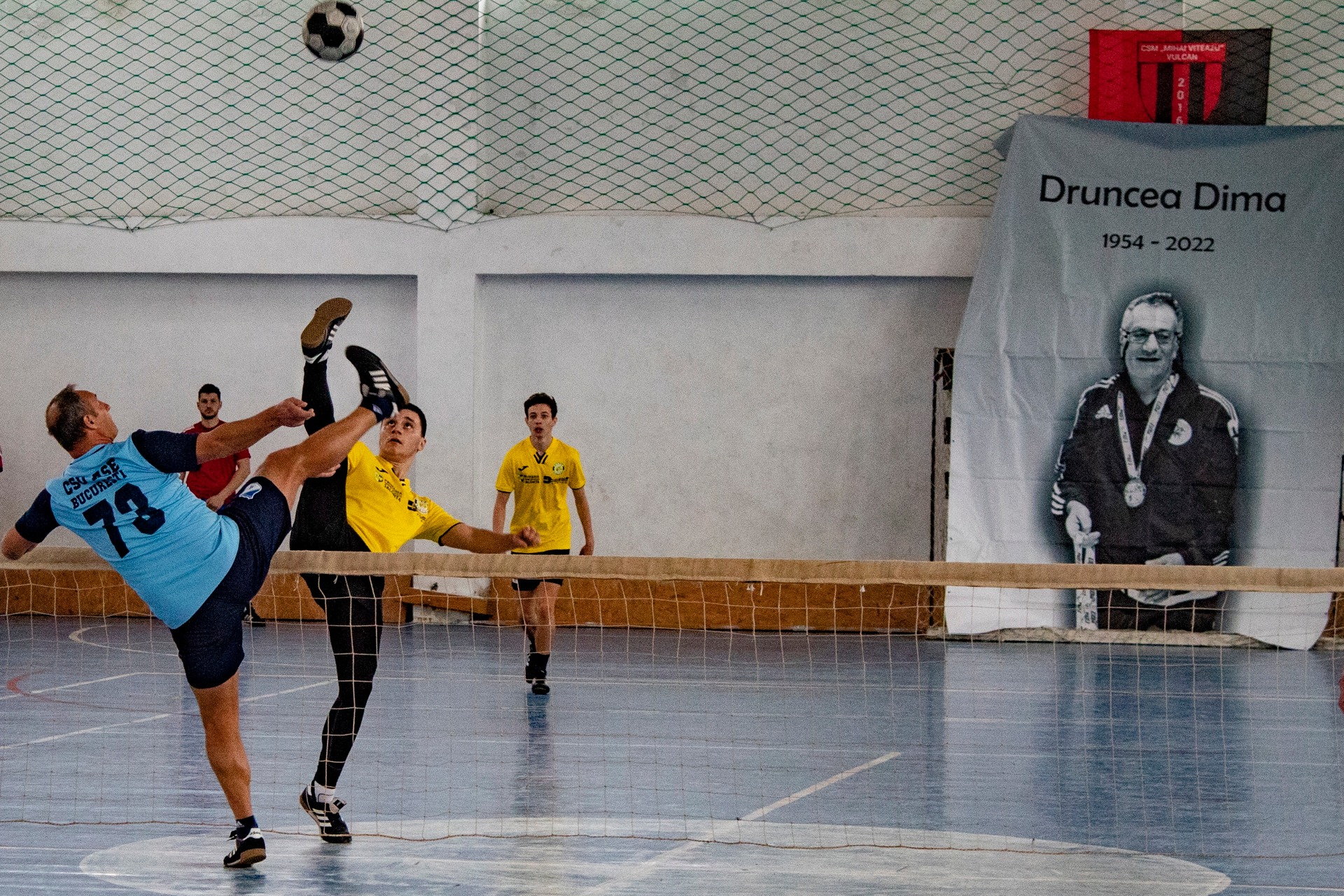 Victorie pentru Tengo Salonta in etapele 3 si 4, din Campionatul Naţional de Fotbal-Tenis, si pastreaza in continuare sanse sa acceada in play-off