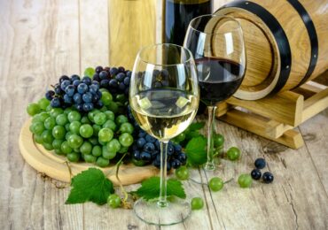 Originile vinului: tot ce trebuie să știi despre cea mai îndrăgită băutură din lume