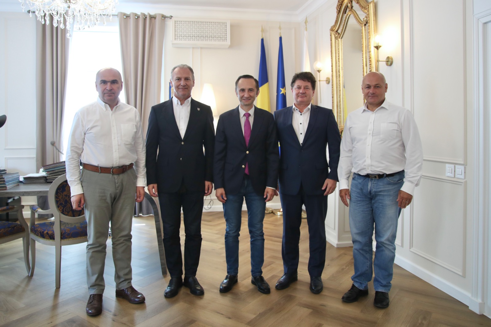 Regiunea Banat – Crisana se pregateste să devina cea mai ofertanta zona turistica din tara. Cinci judete din vestul tarii vor sa infiinteze o Organizație de Management a Destinației pentru dezvoltarea turismului pe plan regional