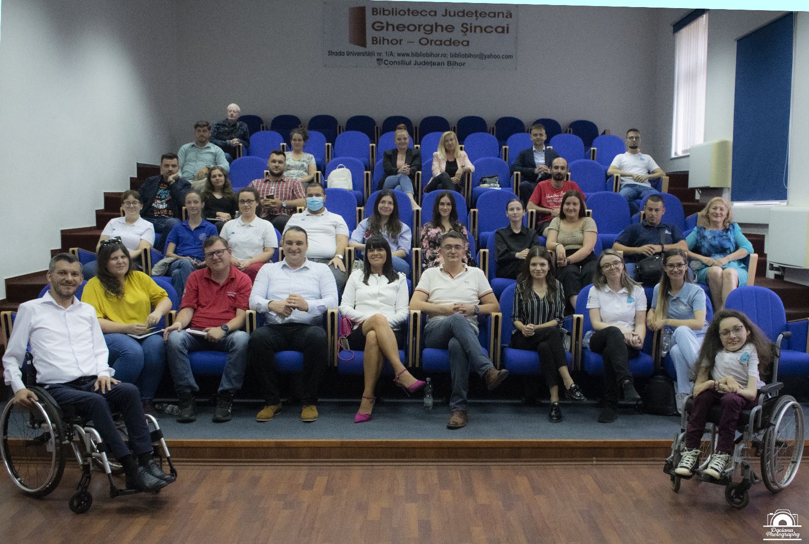 Asociația Frends, filiala Oradea, a facilitat o întâlnire a ONG-urilor locale și a tinerilor interesați de voluntariat cu sociologul și senatorul liberal Adrian Hatos