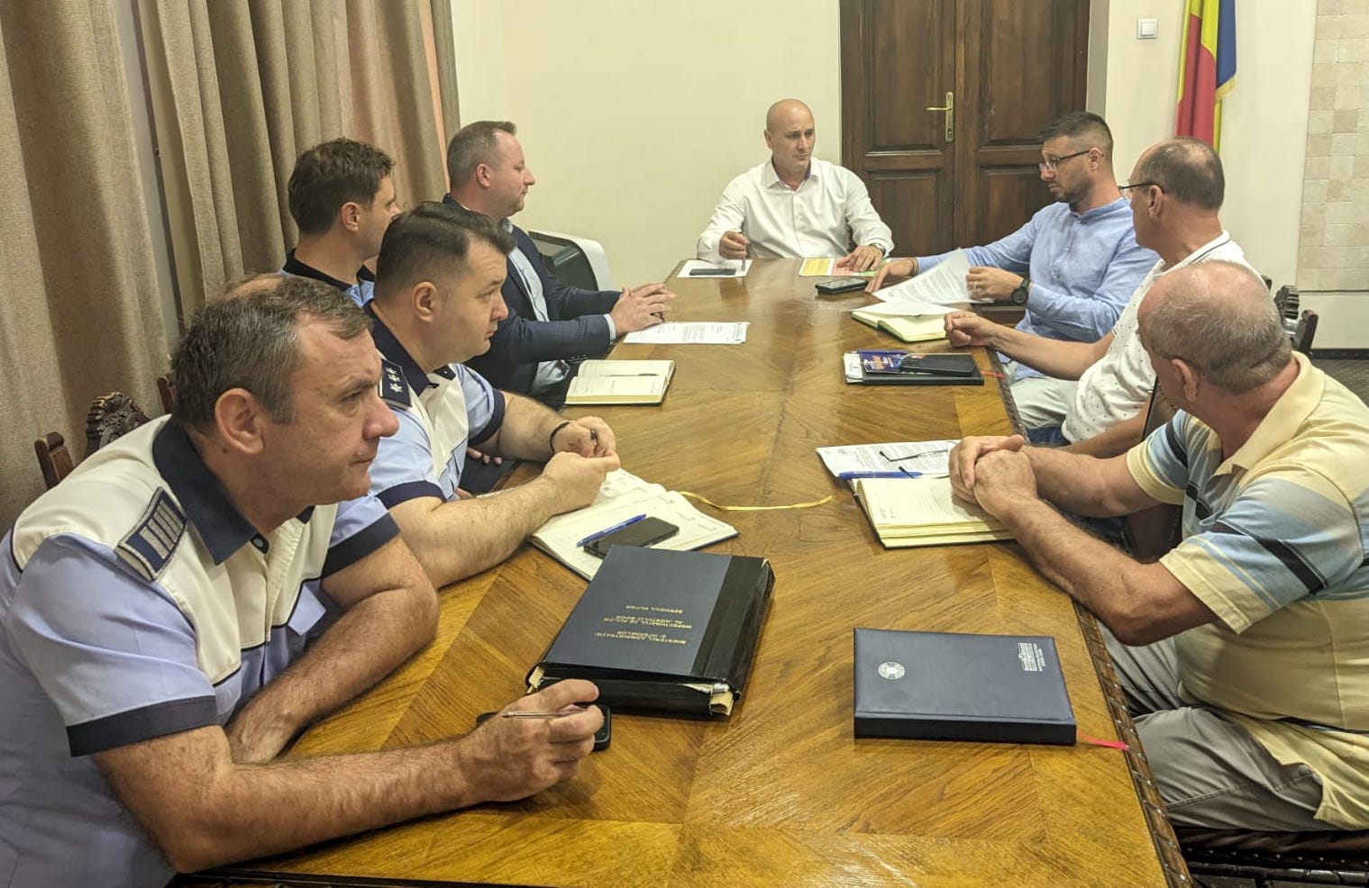 Prefectul Tiplea a cerut institutiilor abilitate, din judetul Bihor, sa protejeze sectoarele de drum national unde temperatura depaseste 36 grade celsius