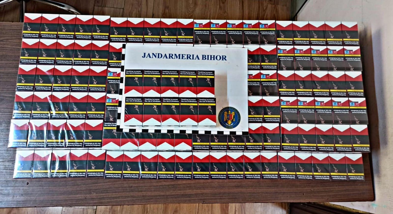 Tupeu de smecher! 460 de pachete de tigari nemarcate, confiscate de la un barbat ce le vindea intr-un magazin din Oradea