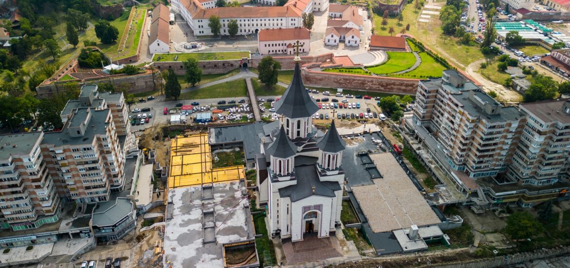 Foto | Avanseaza lucrarile la parcarea de langa Catedrala Ortodoxa Oradea.