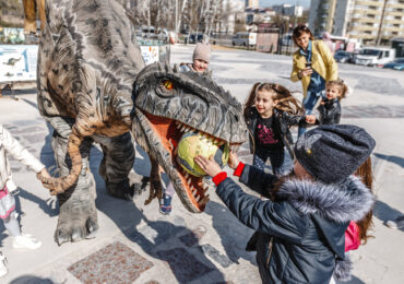 Dino Park la Oradea – peste 55 de exponate ale unor dinozauri animatronici de dimensiuni reale in Parcul Cetatii Oradea