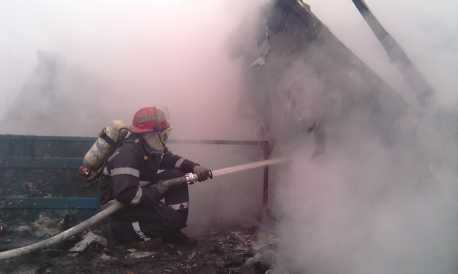 Incendiu la o gospodărie din Apateu, provocat de un trăsnet