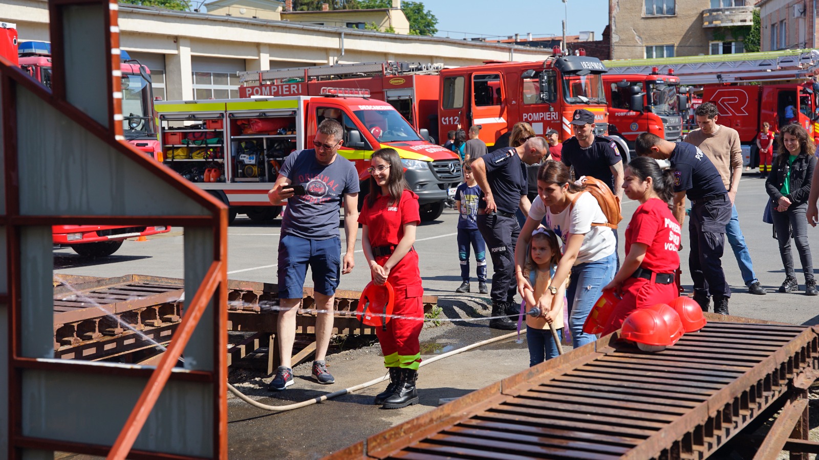 Ziua Portilor Deschise la Detașamentul 1 de Pompieri Oradea, care serbeaza vineri, 1 septembrie, 87 de ani de la infiintare