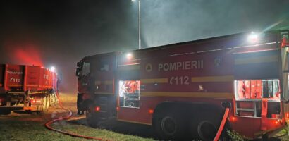 Foto | Incendiu de amploare la o gospodarie situata pe strada Matei Corvin din Oradea