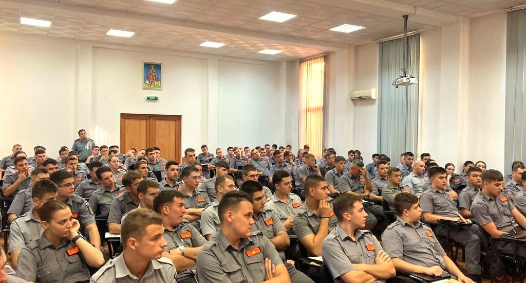 Peste 230 de viitori agenți ai Poliției de Frontieră din Oradea au participat la un seminar despre migrație și drepturile omului