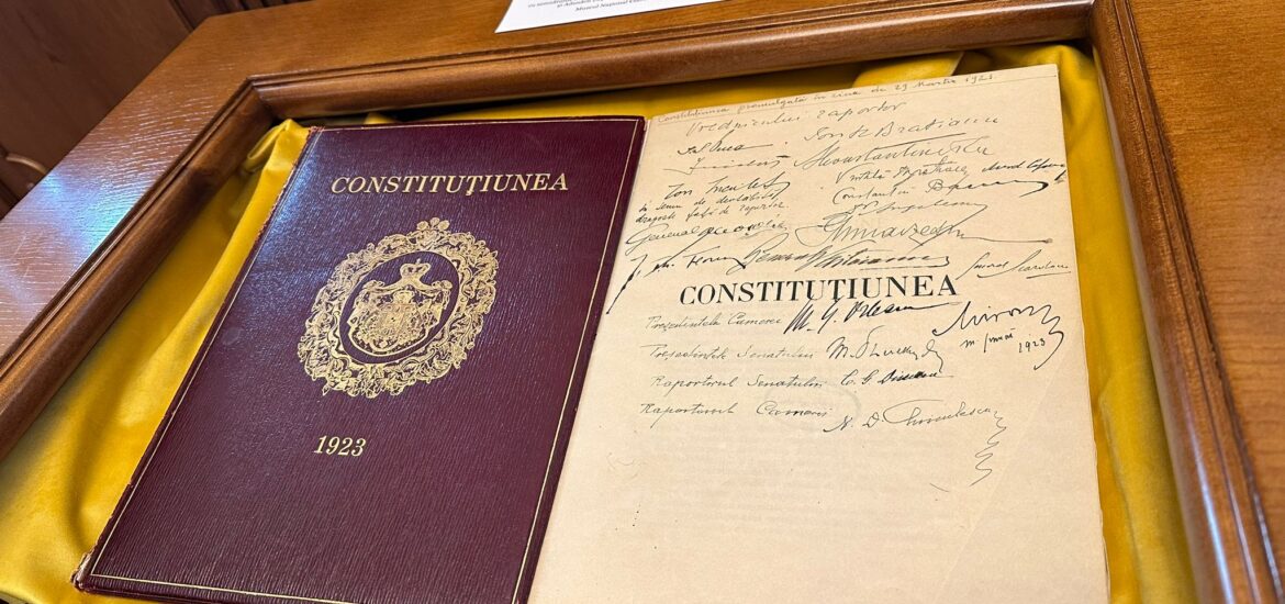 Un exemplar original al Constituţiei de la 1923 poate fi vazut in Sala Mare a Primariei Oradea pana pe 25 octombrie 2023