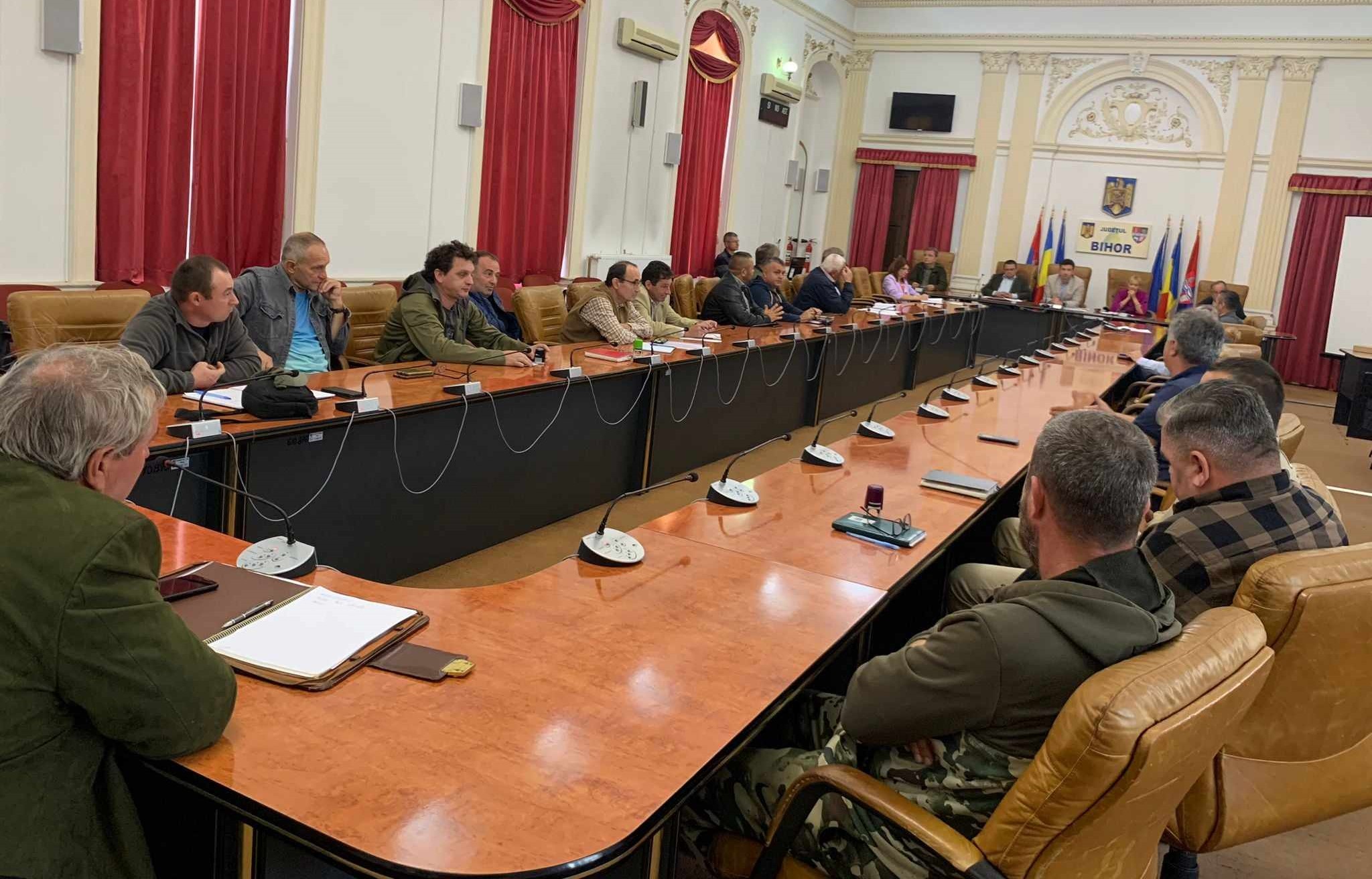 Sa nu mai risipim banii. Prefectura Bihor cere DSVSA-urilor si Garzii Forestiere Bihor un plan de masuri pentru a limita pagubele produse de animalele salbatice