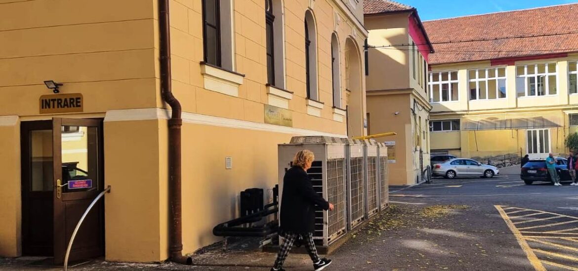 S-a redeschis accesul in parcarea din curtea Primariei Oradea, dar s-a inchis accesul prin Poarta 2