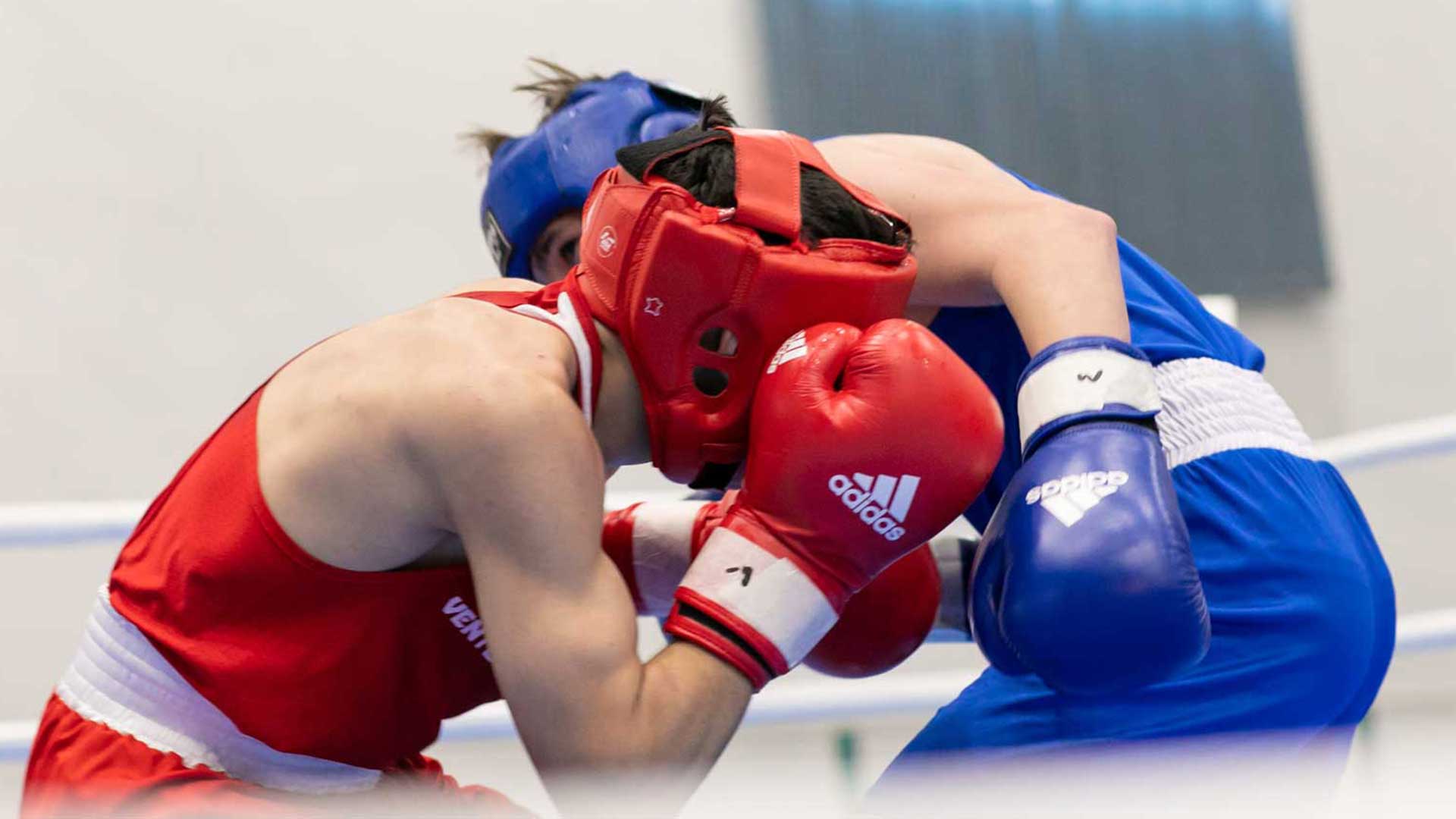 Sportivul oradean Călugăr Mădălin, vicecampion la Campionatul naţional de box pentru cadeţi, la categoria 40 kg