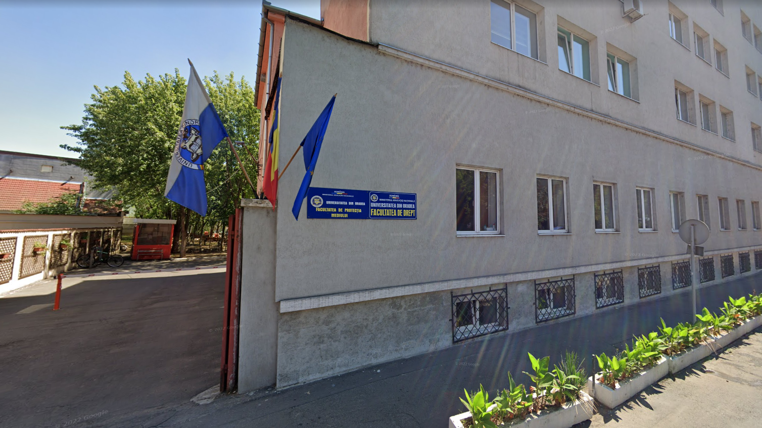 La aniversarea a 30 de ani, Facultatea de Protecția Mediului îi acordă titlul de Doctor Honoris Causa profesorului Sorin Cîmpeanu, fost ministru al Educației